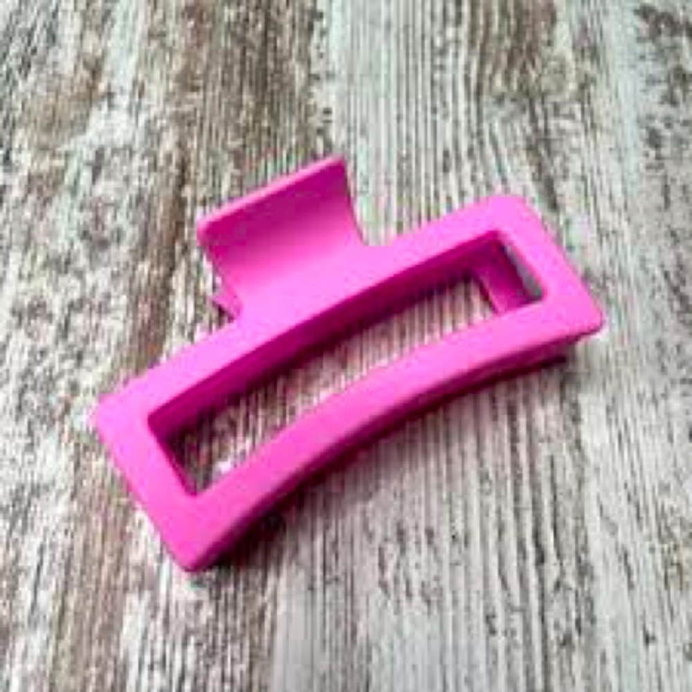 Matte pink claw clip new in bag